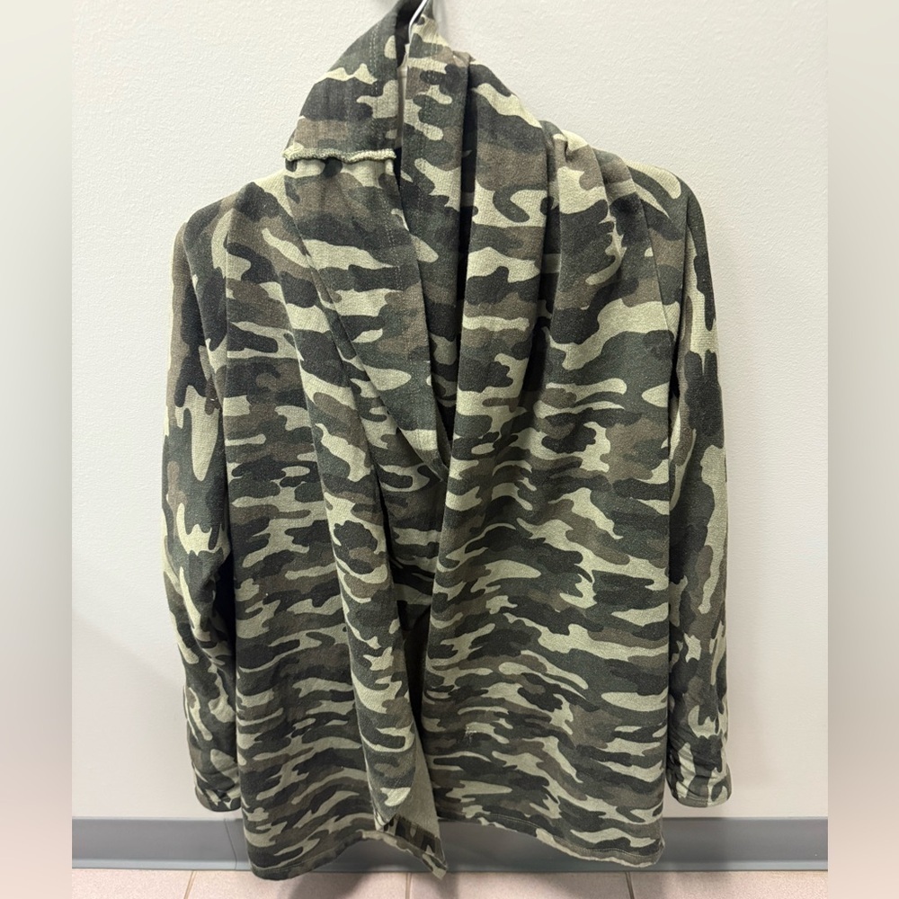 LUCKY BRAND camouflage fleece lined front of cardigan/jacket Size Small